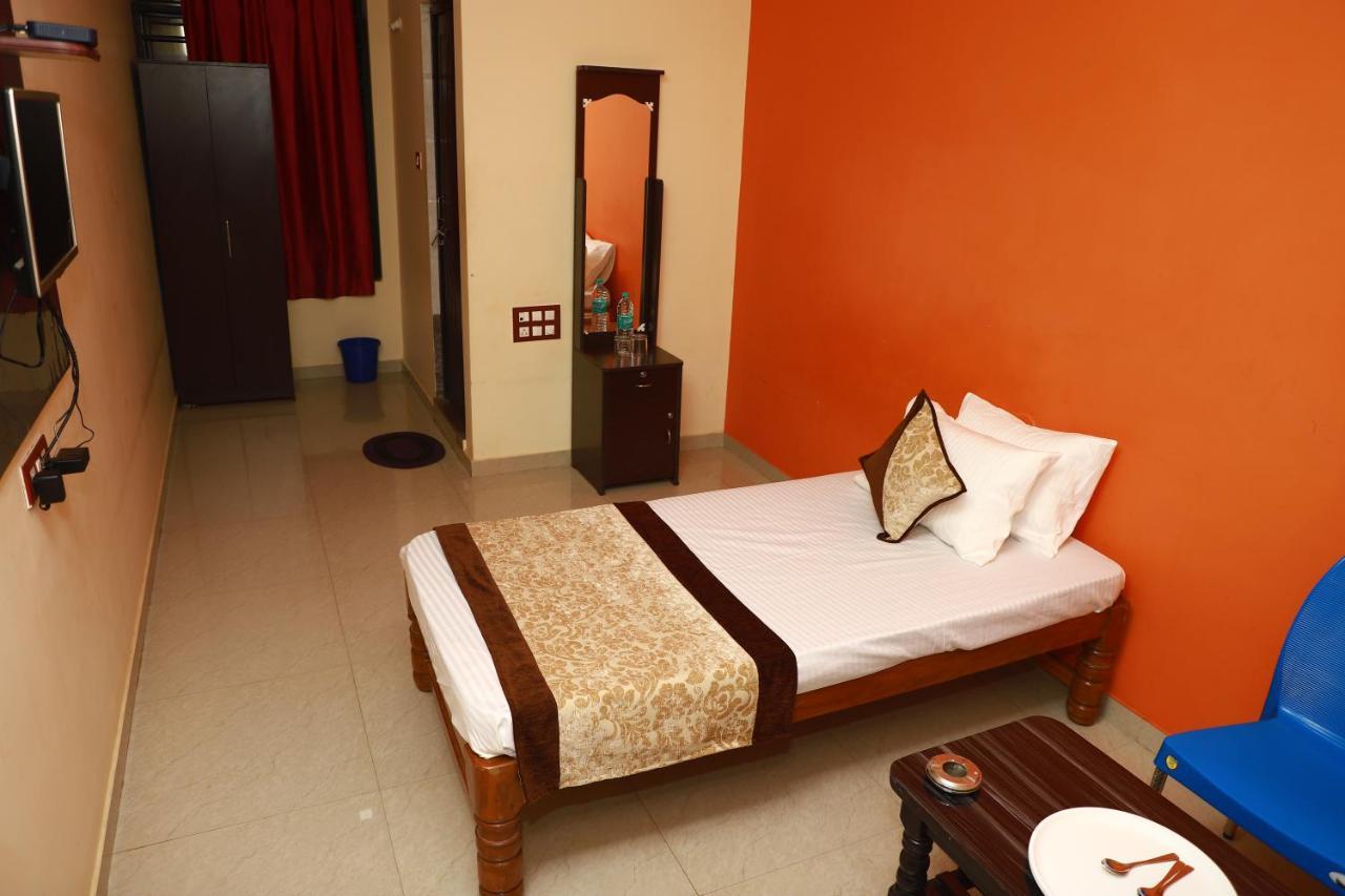 Megha Residency Hotel Haveri Buitenkant foto