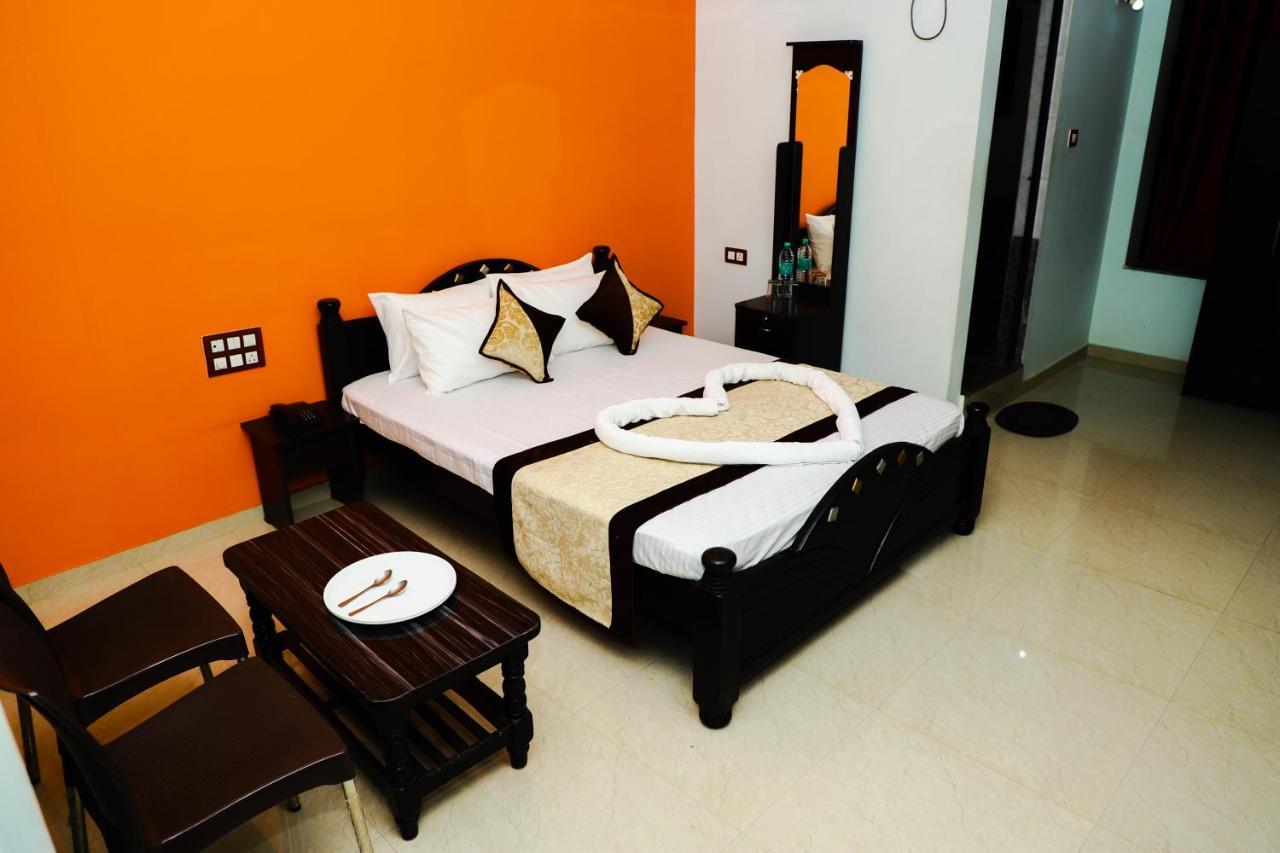 Megha Residency Hotel Haveri Buitenkant foto